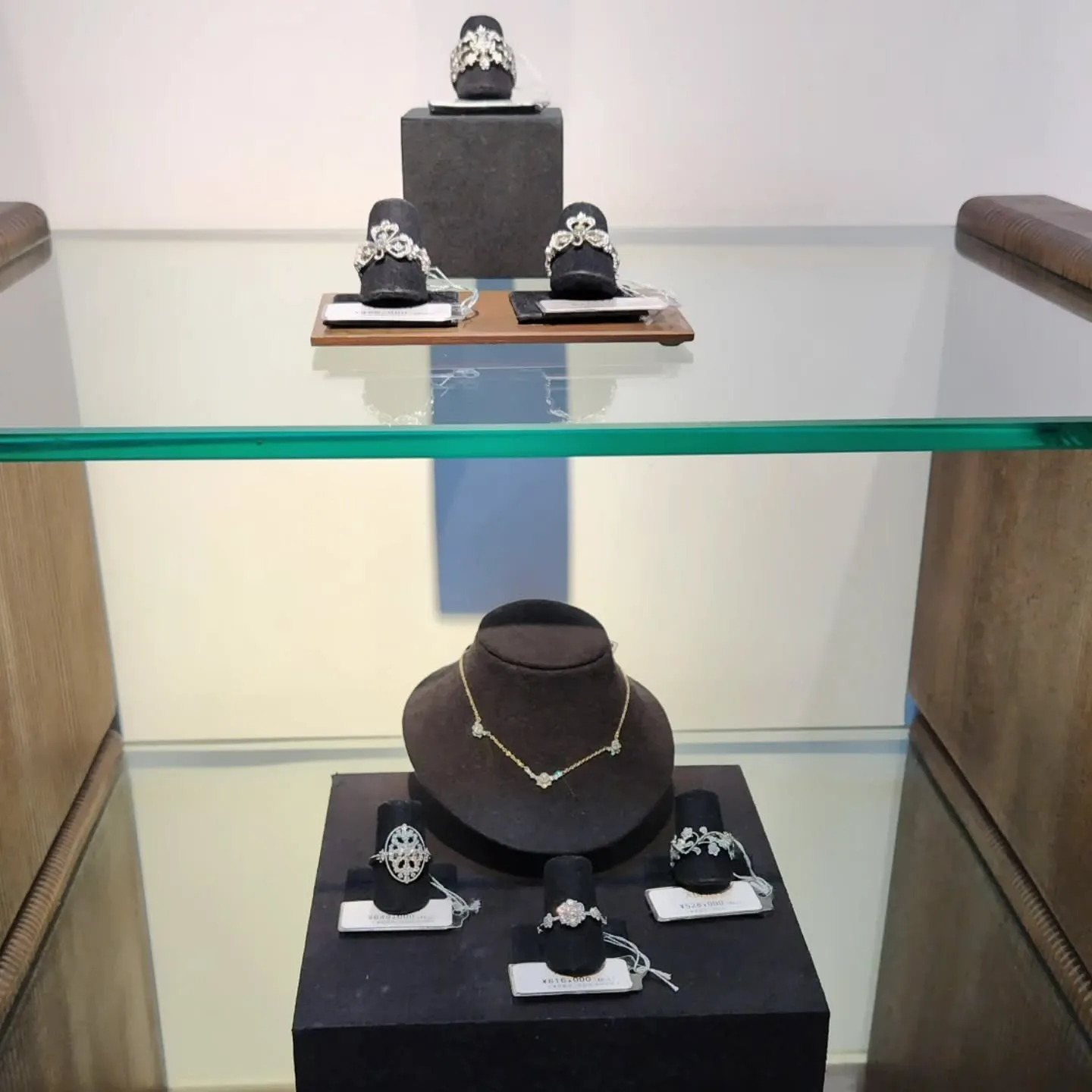 AbHeri  collection fair 2025 