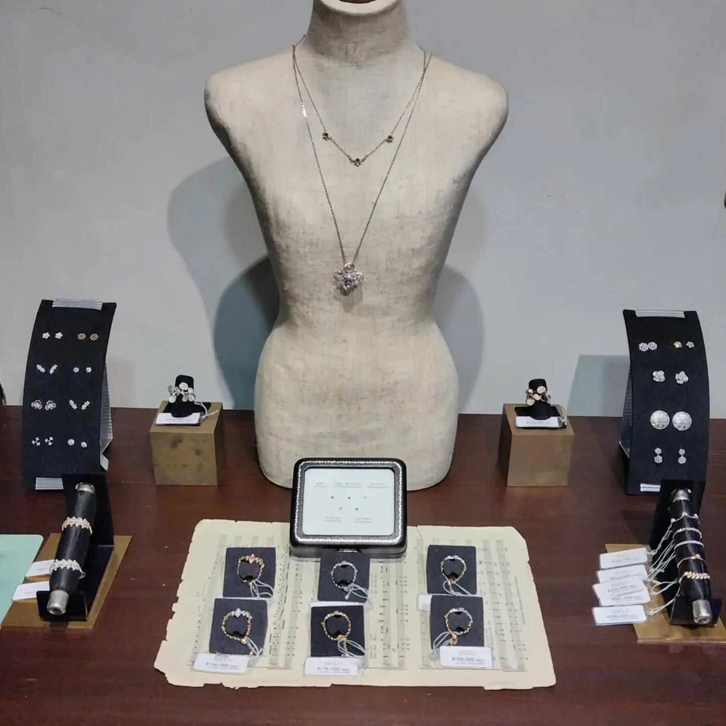 AbHeri  collection fair 2025 