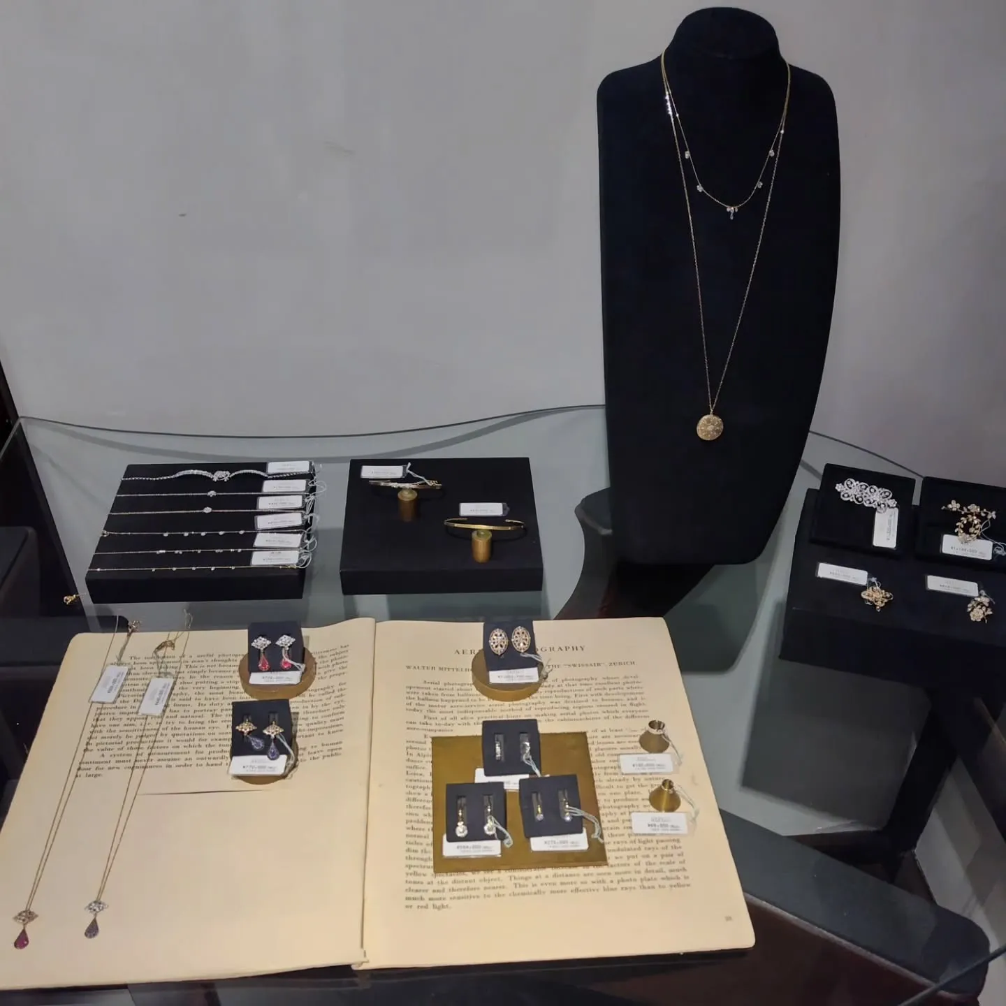 AbHeri  collection fair 2025 