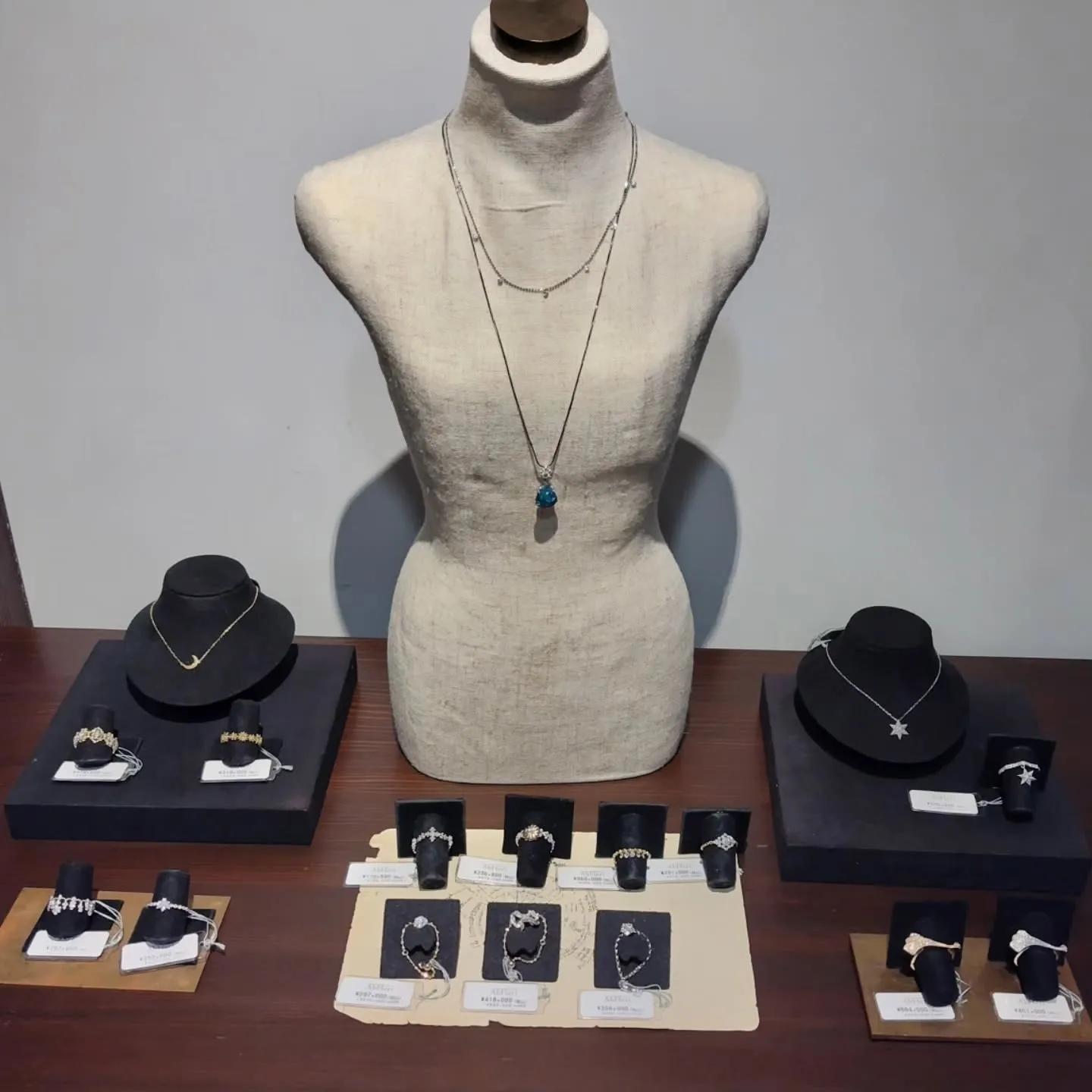 AbHeri  collection fair 2025 