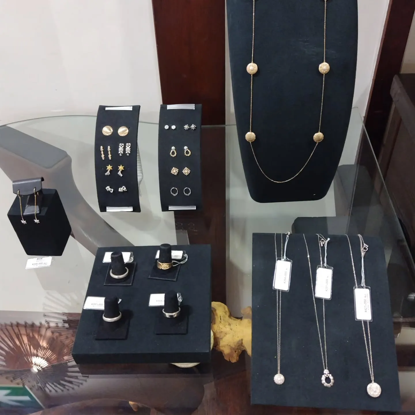 AbHeri  collection fair 2025 