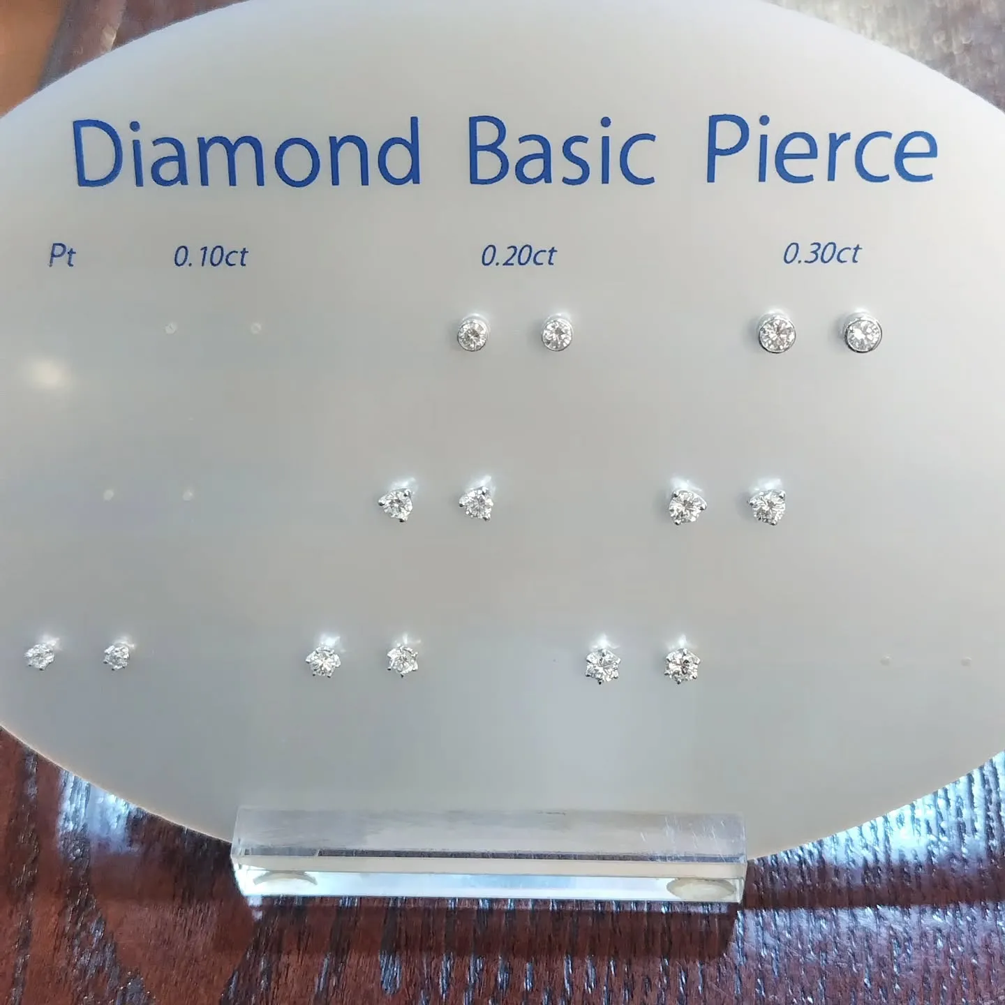 プラチナダイヤモンドピアス